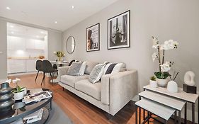 Luxury 1 Bed Flat, Minutes From Canary Wharf And South Quay Station